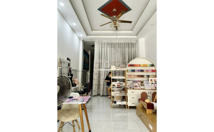 Bán Nhà DT 4x17.4m 4 Tấm Mới, 1PK + 4PN + 5WC, MT Chợ Gần Aeon Mall SHR