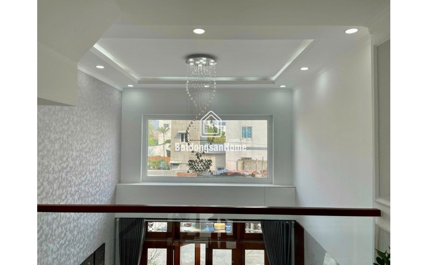 Nhà đẹp nét căng Hồng Tiến, 49,6m2 x 4 tầng, giá 8,4 tỷ.