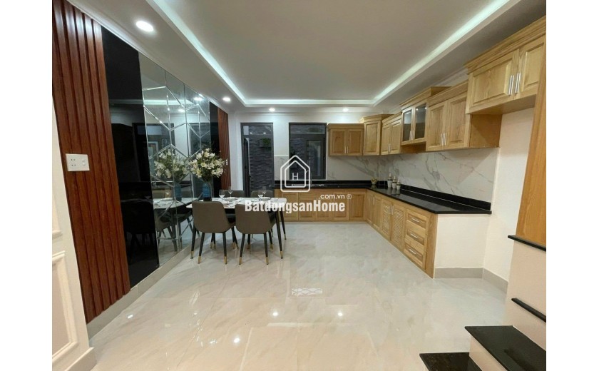 Nhà đẹp nét căng Hồng Tiến, 49,6m2 x 4 tầng, giá 8,4 tỷ.