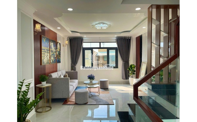 Nhà đẹp nét căng Hồng Tiến, 49,6m2 x 4 tầng, giá 8,4 tỷ.