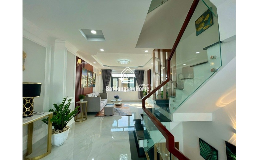 Nhà đẹp nét căng Hồng Tiến, 49,6m2 x 4 tầng, giá 8,4 tỷ.