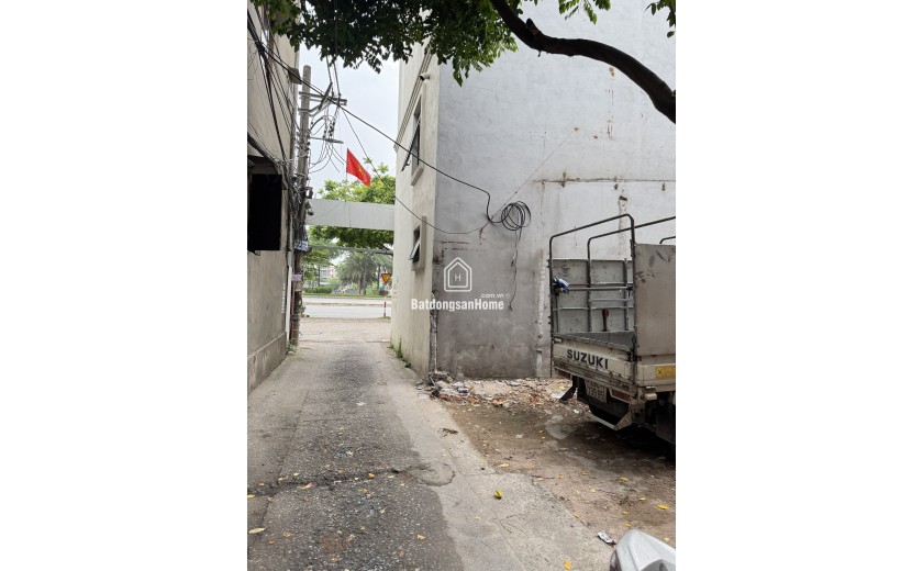 BÁN LÔ ĐẤT LÝ SƠN DT 56M GIÁ CHỈ NHỈNH 9 TỶ .Ô TÔ NGỦ TRONG ĐẤT , TƯƠNG LẠI RA MẶT PHÓ