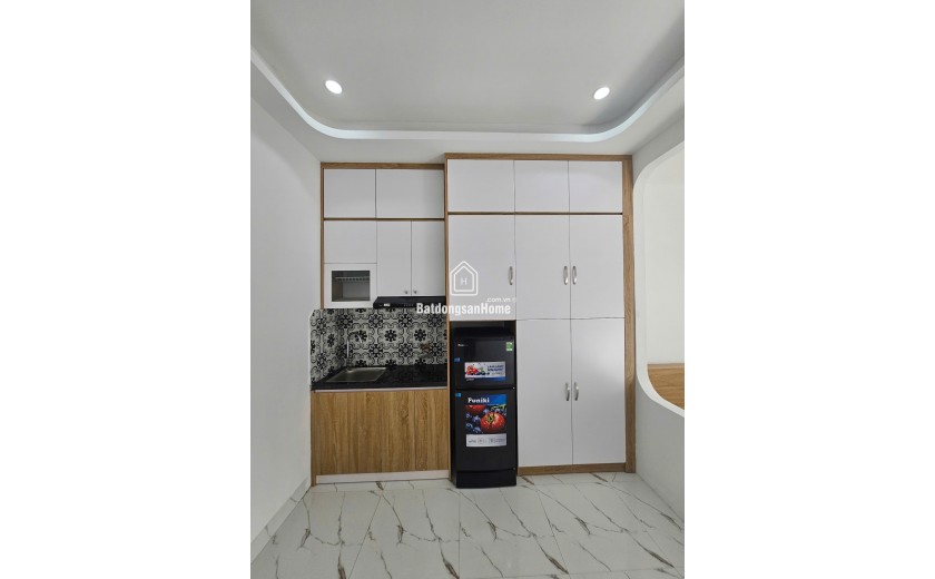 HIẾM. CCMN 5 tầng Mạc Thị Bưởi, Hai Bà Trưng, Thang máy, 8 phòng Studio, dòng tiền 600 Triệu/Năm.