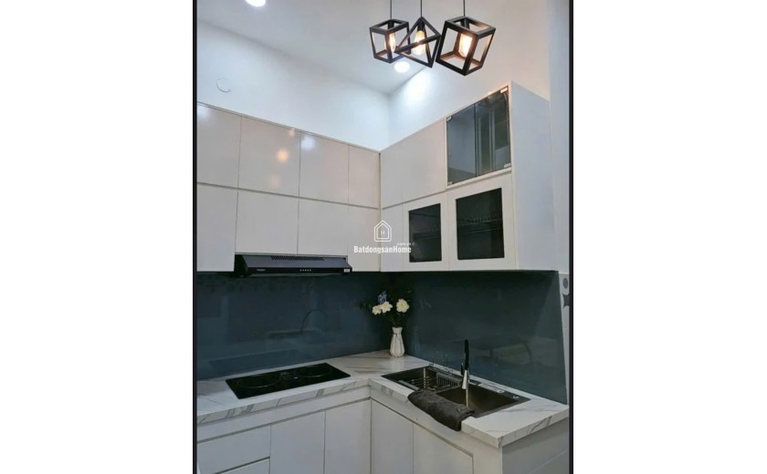 Bán Nhà MT Trường Sa 36m2, 3 Tầng, 4PN, Giá 6.3 Tỷ - Phường 3, Tân Bình