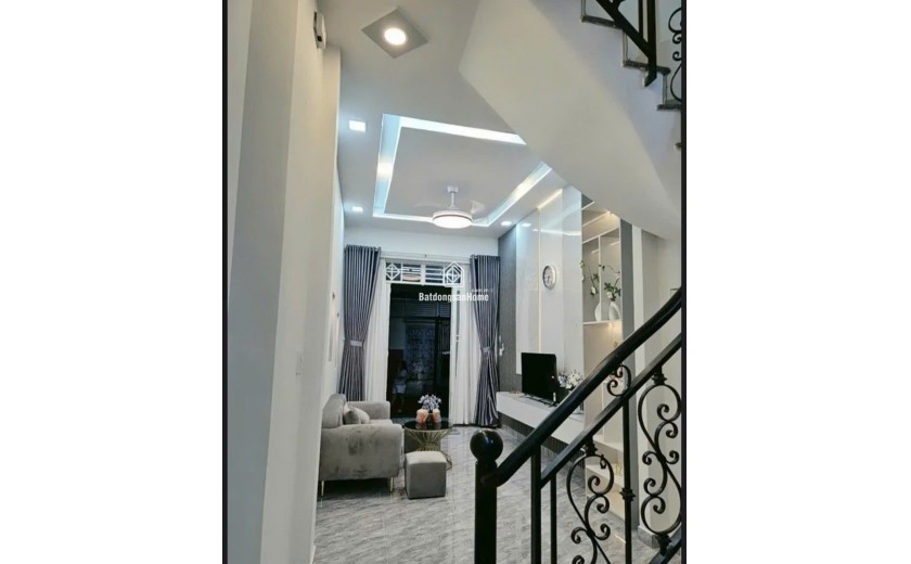 Bán Nhà MT Trường Sa 36m2, 3 Tầng, 4PN, Giá 6.3 Tỷ - Phường 3, Tân Bình