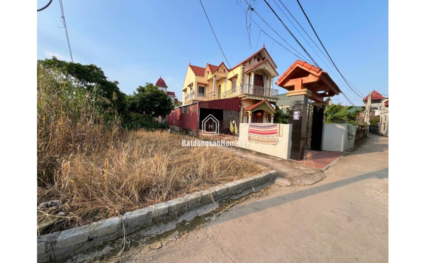 Lô góc siêu đẹp tại Thư Phú. Đường thông 4m hai xe tránh. Dân cư đông đúc.