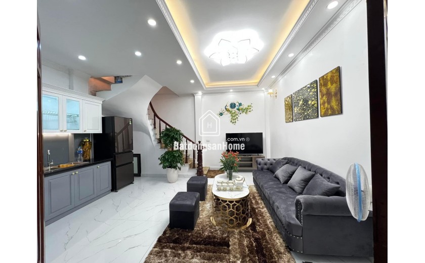 Bán căn nhà cuối cùng tại Bồ Đề, 38 m x4  tầng, 2 mặt thoáng, Giá 5.35 tỷ chủ thiện chí