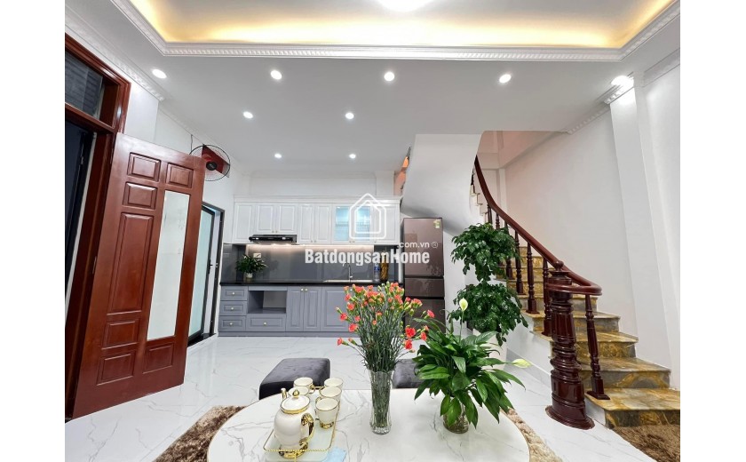 Bán căn nhà cuối cùng tại Bồ Đề, 38 m x4  tầng, 2 mặt thoáng, Giá 5.35 tỷ chủ thiện chí