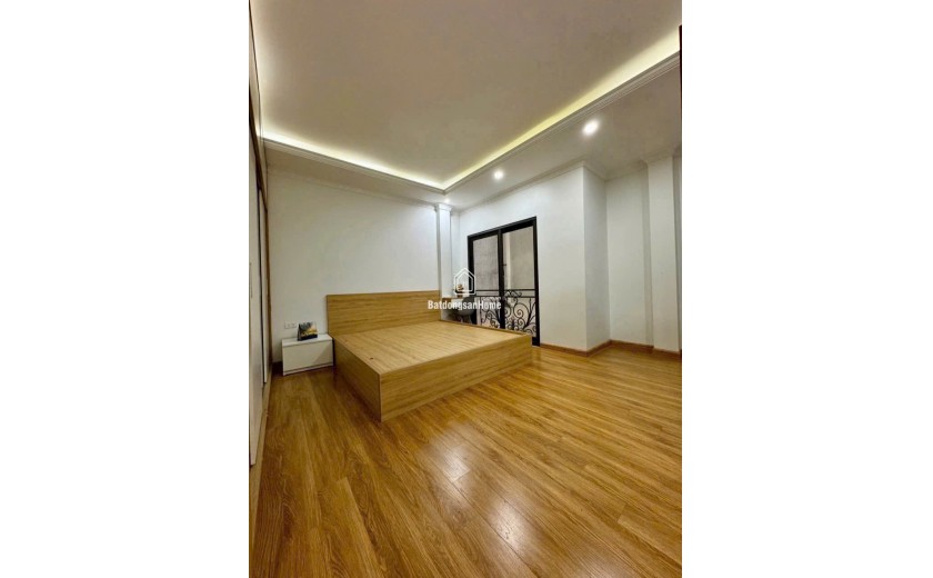 BÁN CĂN NHÀ 33M2, 5 TẦNG  Ô TÔ ĐỖ CỬA NGỌC THỤY, LONG BIÊN