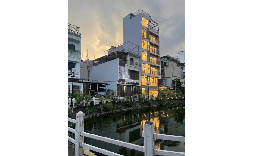 BÁN NHÀ LONG BIÊN,  8 TẦNG 55M2 VIEW HỒ