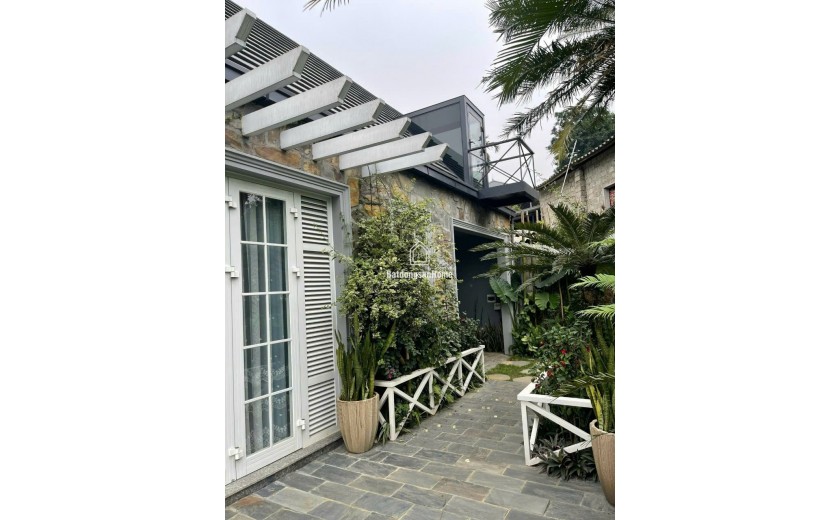 Bán biệt thự nhà vườn nghỉ dưỡng tại Phú Mãn, view suối đẹp - 516m2 - giá chỉ 8.5 tỷ