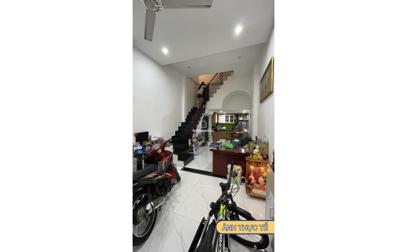 BÁN NHÀ LÝ THƯỜNG KIỆT, 3 TẦNG ĐÚC KIÊN CỐ, 4PN, NGAY CẠNH HXH TRÁNH NHAU
