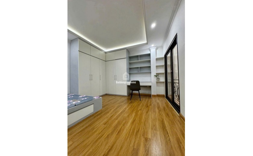 BÁN CĂN NHÀ 33M2, 5 TẦNG  Ô TÔ ĐỖ CỬA NGỌC THỤY, LONG BIÊN
