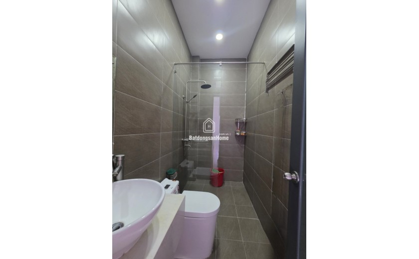 Bán nhà mặt phố Q.2, 90m², 4 tầng, 11.65  tỷ, sổ hồng