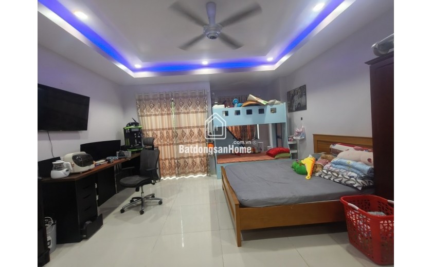 Bán nhà mặt phố Q.9, DT 112m², 4 tầng, 4PN, 5WC, 16.1 tỷ, sổ hồng