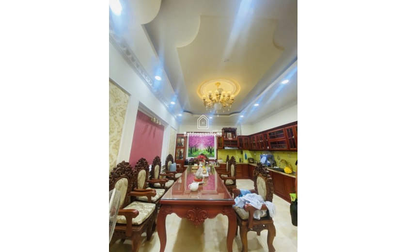 Bán nhà mặt phố Trương Văn Hải, Q.9, DT 135m2, 5 tầng, 6PN, SH, giá 20.99 tỷ. LH: 0933125879