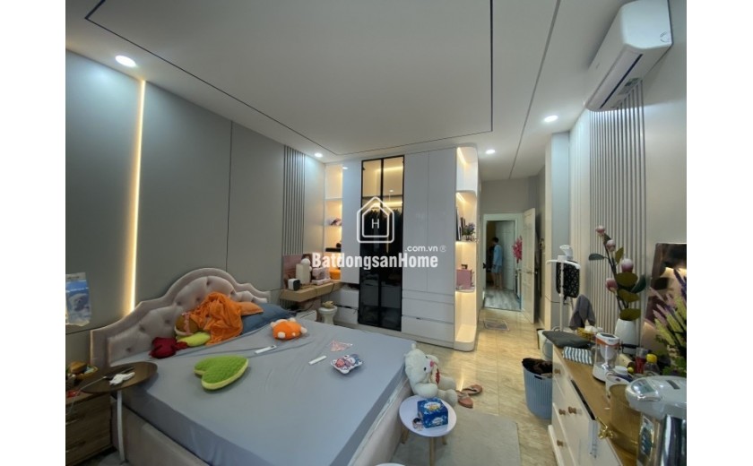 Bán nhà 3 tầng, 4PN, 5WC, 68m², 8.15  tỷ, Q.9, sổ hồng