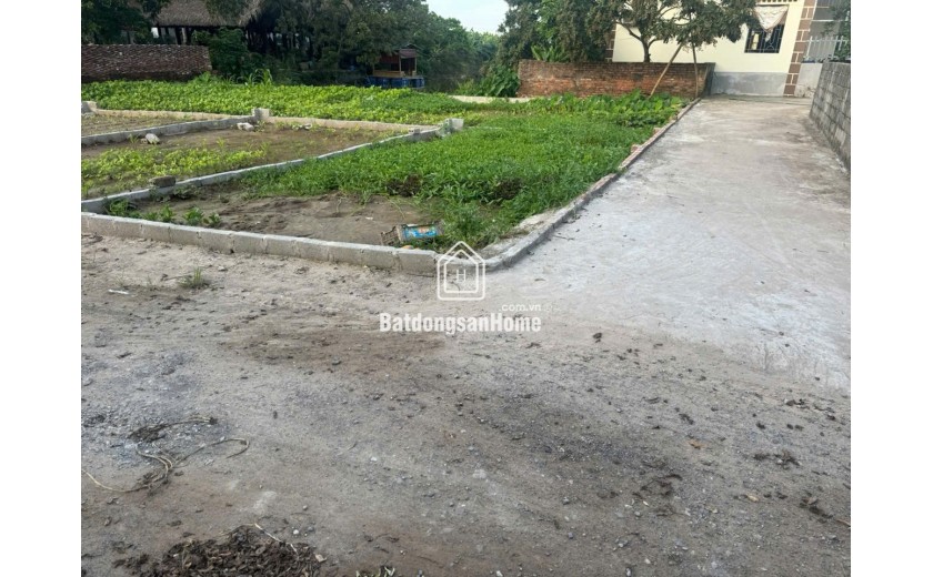 Siêu Phẩm Lô Góc 2 mặt tiền đường thông ( đường đang trải nhựa)
ô tô