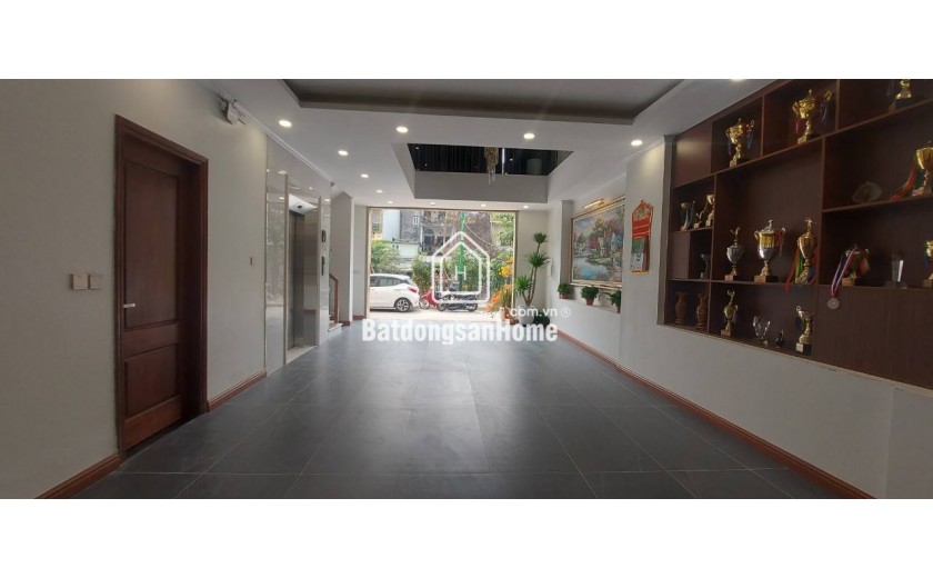 Bán nhà phân lô Phú Diễn, 79m2, 7 tầng, gần đại học Tài Nguyên Môi Trường, nhà đẹp, ở ngay