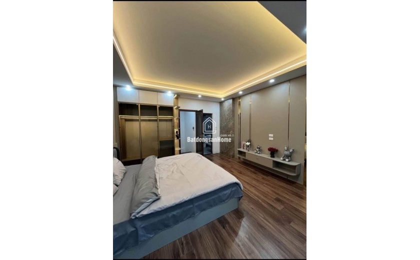 BÁN GẤP - NHÀ NGỌC THỤY - BỒ ĐỀ 
Diện tích 45m² – 5 tầng – Nhà mới đẹp – Gần Ô TÔ – Giá chỉ hơn 6 TỶ!