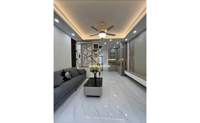 BÁN GẤP - NHÀ NGỌC THỤY - BỒ ĐỀ 
Diện tích 45m² – 5 tầng – Nhà mới đẹp – Gần Ô TÔ – Giá chỉ hơn 6 TỶ!