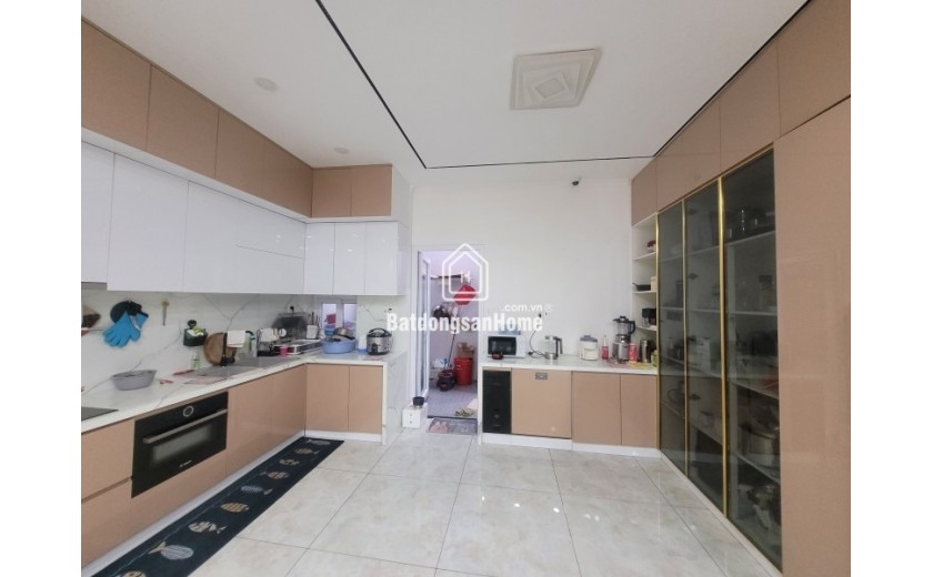 Bán nhà 90m², 3 tầng, DT 90 m2, 4PN, 5WC, Q.9, Giá 9,05  tỷ, sổ hồng