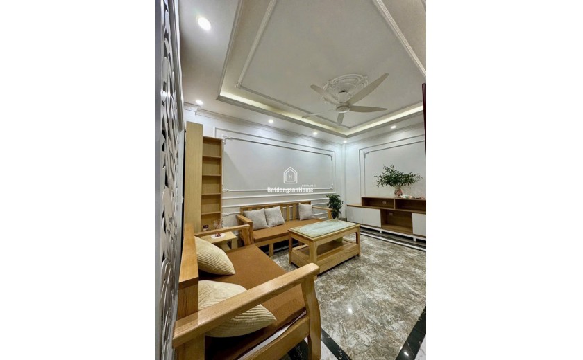 BÁN CĂN NHÀ 33M2, 5 TẦNG  Ô TÔ ĐỖ CỬA NGỌC THỤY, LONG BIÊN
