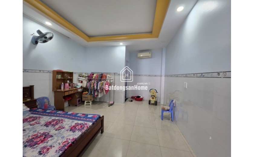 Bán nhà mặt phố Q.2, 78m², 4 tầng, 8.15  tỷ, sổ hồng