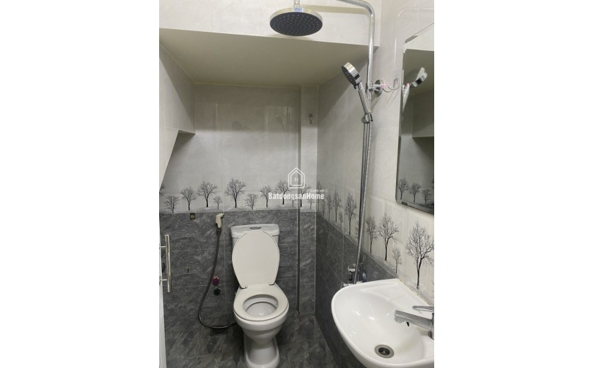 Bán nhà mặt phố Trương Văn Thành, Q.9, Hiệp Phú. DT 64m2, 2 tầng, 2PN. Sổ hồng, giá 4.9 tỷ. LH: 0933125879