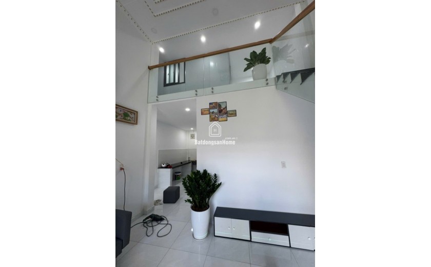 Bán nhà Thủ Đức, Linh Xuân, hẻm Số 8, 52m2, 2 tầng, 3PN, SH, 4.25  tỷ. LH: 0933125879