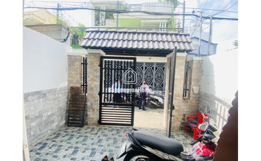 Bán nhà mặt phố Q.2, đường Số 16, Bình Trưng Đông. DT 73m2, 2 tầng, 3PN. Sổ hồng, giá 5.69 tỷ. LH: 0933125879