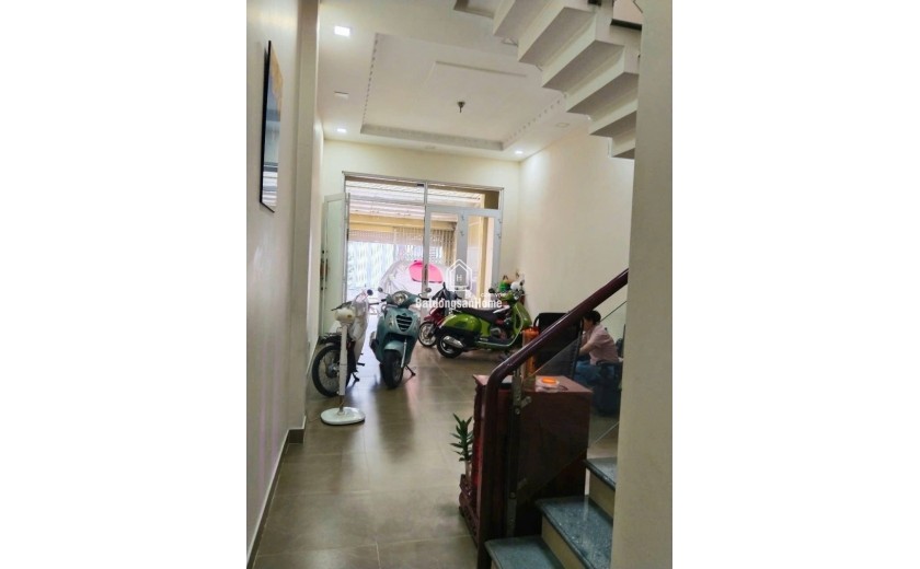 Bán nhà 94m2 - Mặt Tiền Đường Nguyễn Văn Tố, Quận Tân Phú