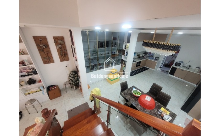 Bán nhà 90m², 3 tầng, DT 90 m2, 4PN, 5WC, Q.9, Giá 9,05  tỷ, sổ hồng