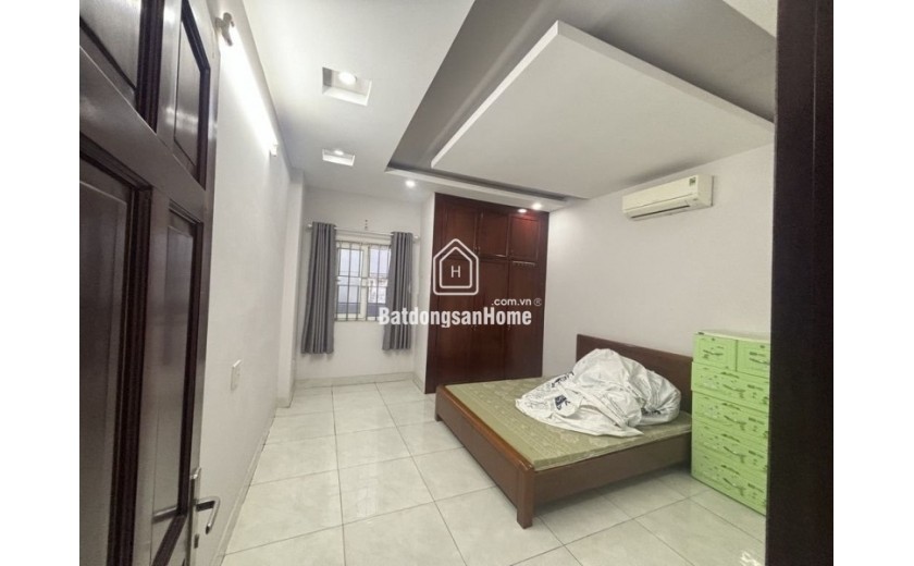 Bán nhà 4 tầng, 4PN, Linh Trung, Thủ Đức. DT 64m2, SH, giá 7.55  tỷ. LH: 0933125879