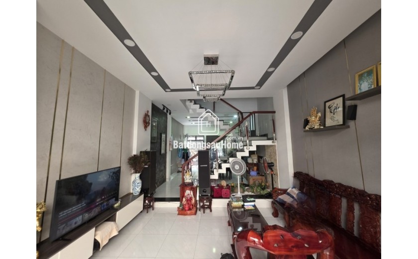 Bán nhà mặt phố Q.2, 90m², 4 tầng, 11.65  tỷ, sổ hồng