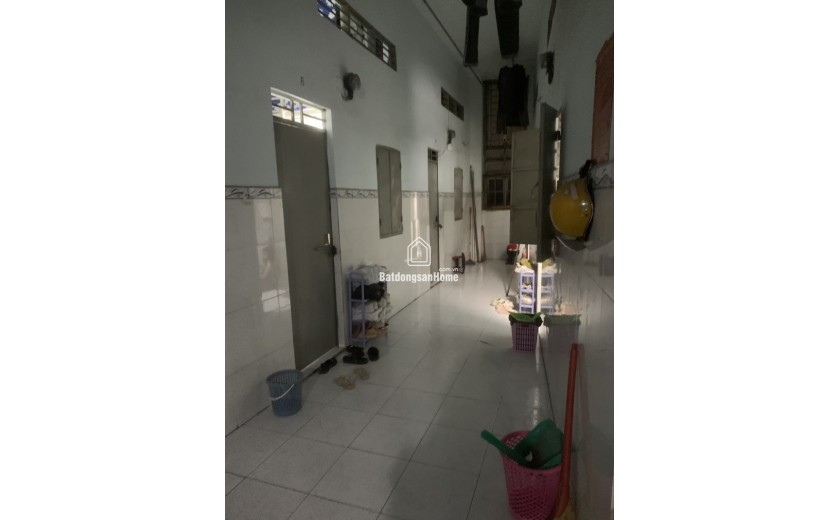 Bán nhà mặt phố Linh Xuân, Thủ Đức, DT 230m2, 2 tầng, 19 phòng, SH, giá 9.35  tỷ. LH: 0933125879