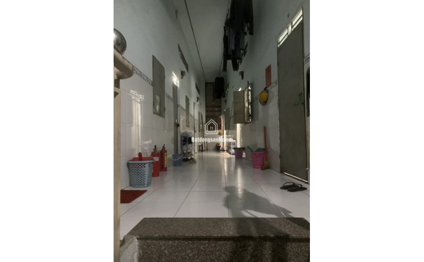 Bán nhà mặt phố Linh Xuân, Thủ Đức, DT 230m2, 2 tầng, 19 phòng, SH, giá 9.35  tỷ. LH: 0933125879