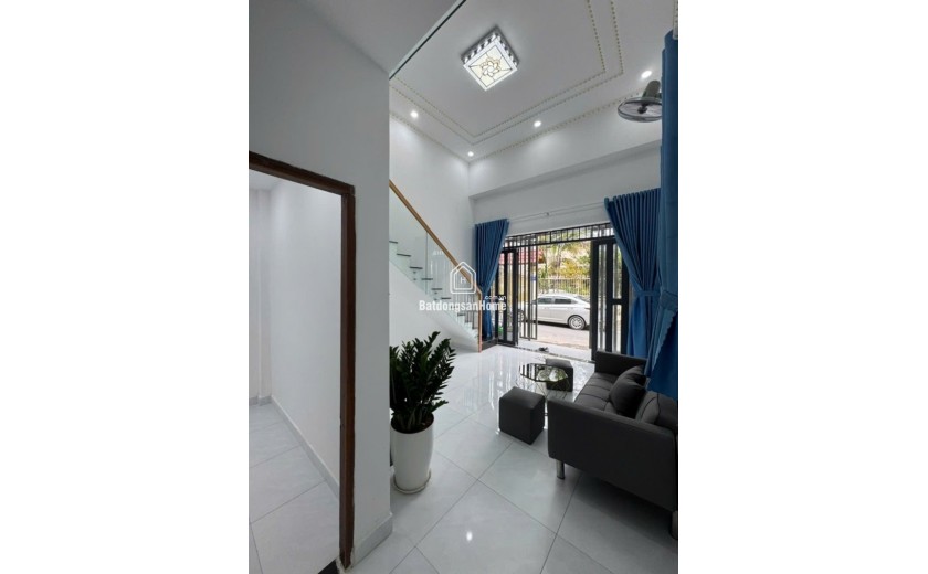 Bán nhà Thủ Đức, Linh Xuân, hẻm Số 8, 52m2, 2 tầng, 3PN, SH, 4.25  tỷ. LH: 0933125879