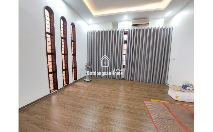 Bán nhà mặt phố Ngọc Lâm 68m2, 5 tầng, kinh doanh đỉnh, giá cực hiếm