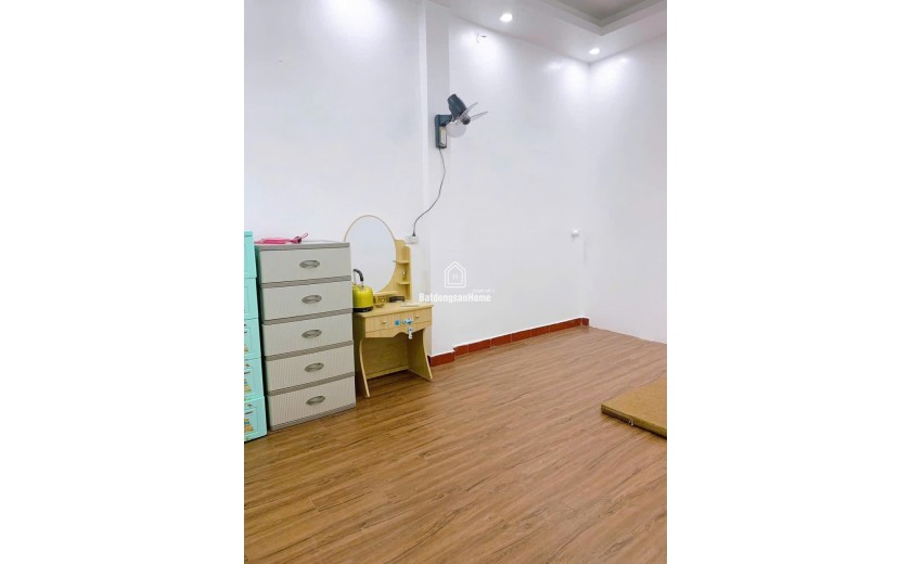 BÁN NHÀ 2,5 TẦNG MẶT LÝ BÔN - KÌ BÁ CỰC HIẾM, 90M2 SỬ DỤNG, DÒNG TIỀN ỔN ĐỊNH, KHÔNG PHẠM LỖI.