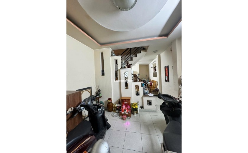 NHÀ LẠC LONG QUÂN P9 TB, SÂN RỘNG, SÁT HXH LỚN, 48M²  4PN, 3 TẦNG ĐÚC!