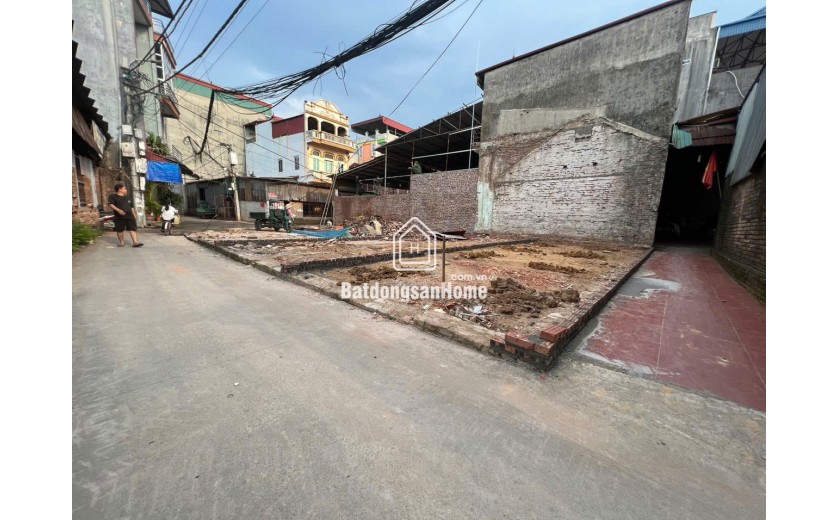 Cắt lỗ lô duy nhất diện tích 244 m mặt tiền 10 m đất vuông  giá chỉ 20 tr 1 m2  Đường xe ô tô đỗ cửa Phù Khê Thượng  Đất nằm trong khu dân cư đông đúc