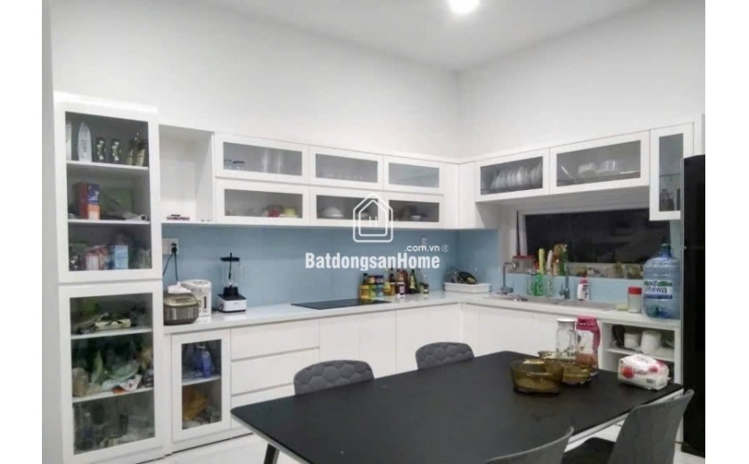 Bán nhà mặt phố Q.9, 115m², 3 tầng, 8.7 tỷ, sổ hồng