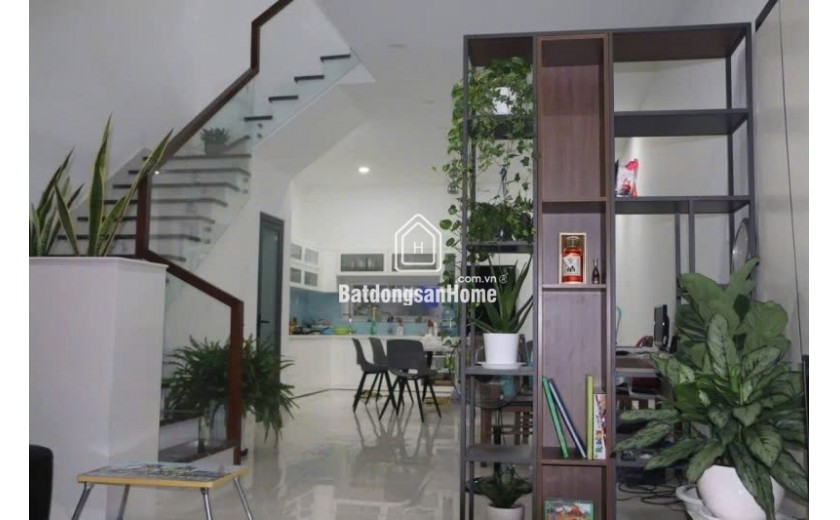 Bán nhà mặt phố Q.9, 115m², 3 tầng, 8.7 tỷ, sổ hồng