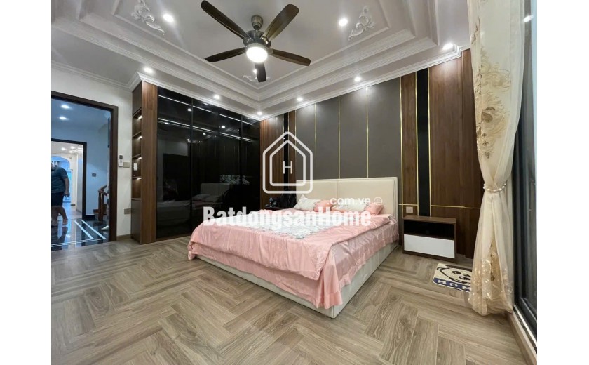 SIêu phẩm biệt thự Villa Nguyễn Sơn,phân lô,215M,MT khủng 12M,gara ô tô,ô tô tránh.Giá 37 tỷ