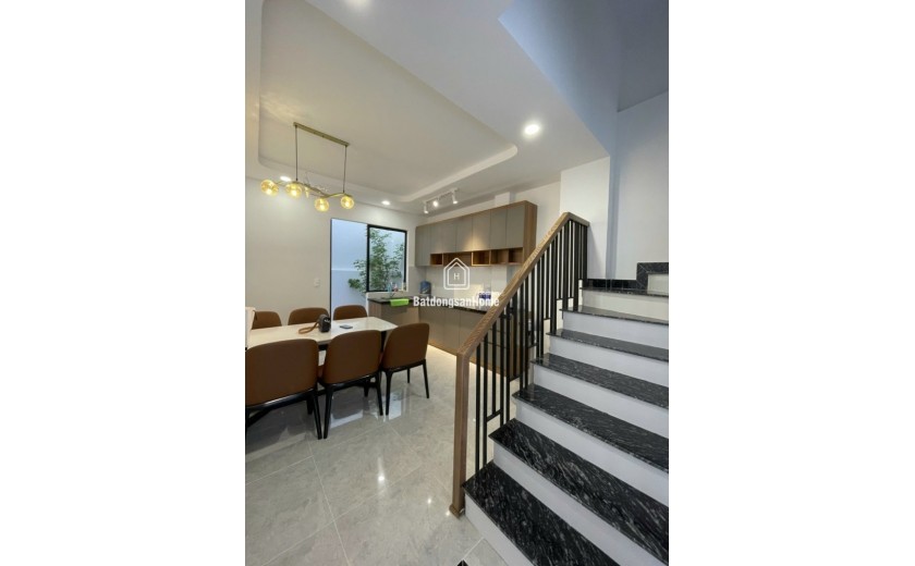 Bán nhà Tô Ngọc Vân, Linh Tây, Thủ Đức, 68m2, 4 tầng, 5PN, SH, 8,05 tỷ. LH: 0933125879