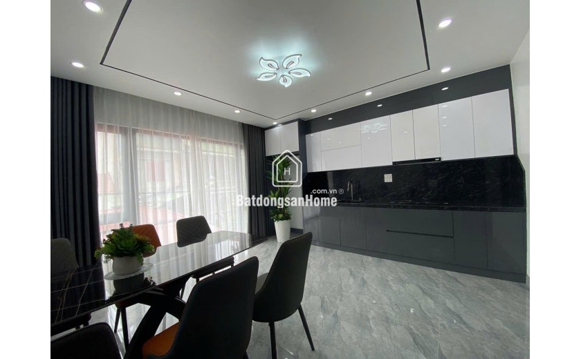 Bán Nhà 6 Tầng Thang Máy – 40m² – Mặt Tiền Gần 5m – Trung Tâm Long Biên – 9 Tỷ