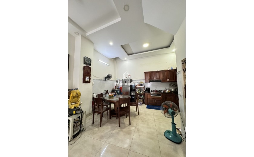 Bán nhà trong ngõ 52, Hiệp Bình Chánh, Thủ Đức. 60m2, 3 tầng, 3PN, SH. Giá    6.85  tỷ. LH: 0933125879