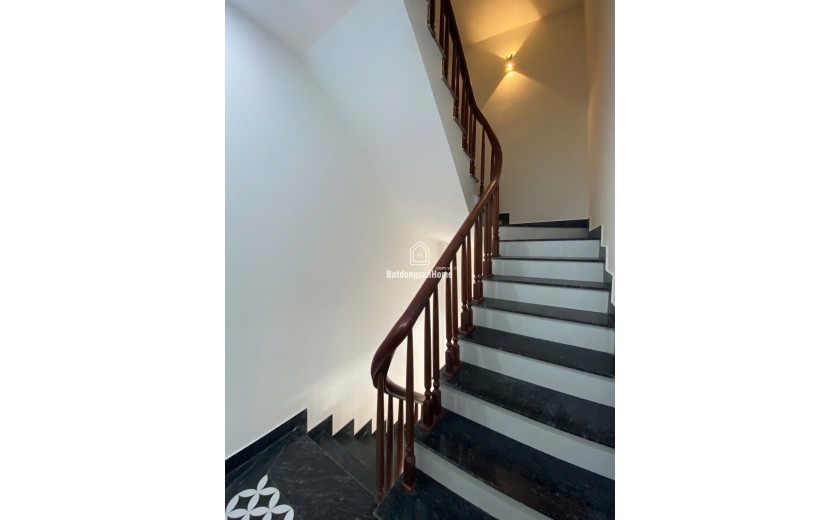 Bán nhà xây mới 5 tầng – DT 31m², MT 4m, Phúc Lợi Long biên