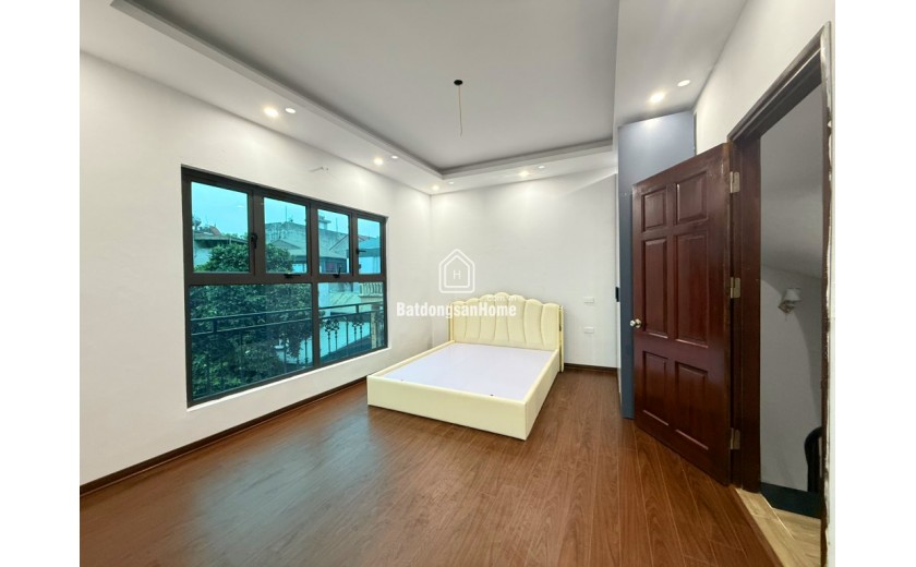 Sở hữu nhà Đa Sỹ, lô góc 5 tầng mới, gần sân bóng, bể bơi Đa Sỹ. Giá chỉ 5 tỷ